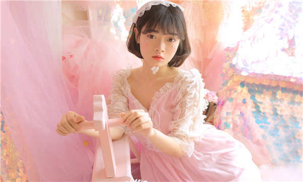 西藏供卵试管代怀生子多少钱？这一直是很多不孕不育家庭关注的话题。在中国，不孕不育的发生率越来越高，根据《中国不孕不育现状调研报告》显示，育龄夫妇的不孕不育率从20年前的3%增长至现在的12.5%-18.2%，患者人数高达6000万以上。在这样的背景下，许多家庭通过供卵试管来实现自己的生育梦想。那么，供卵试管代怀生子的费用到底是多少呢？